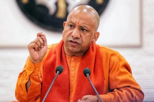 CM Yogi: बांग्लादेश से आए हिंदू परिवारों को योगी सरकार का ऐतिहासिक तोहफा, मिलेगा जमीन का मालिकाना हक UP CM YOGI