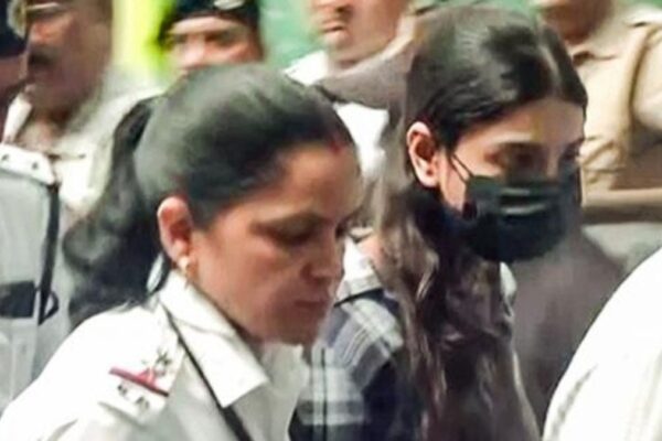 Sharmishtha Panoli Arrest: 7 पहलुओं में समझें गिरफ्तारी तक की पूरी कहानी, एक जटिल कानूनी और सामाजिक बहस Sharmishtha Panoli
