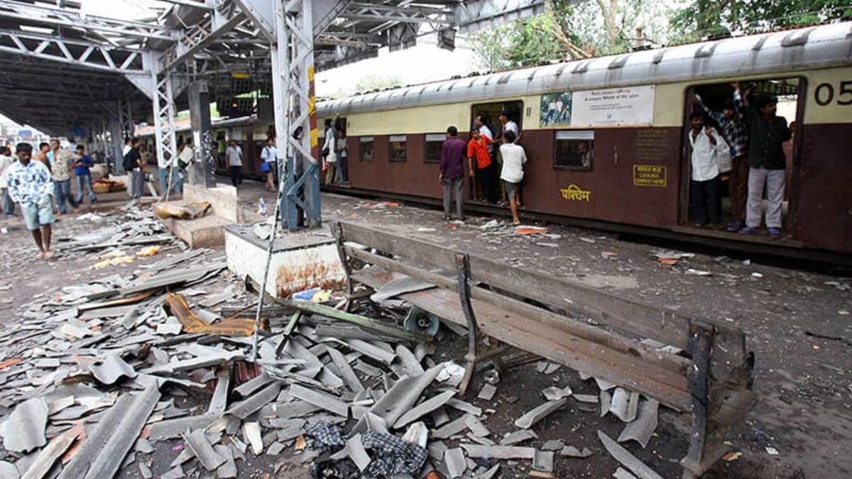 2006-mumbai-train-blasts-hc-acquits-12-accused