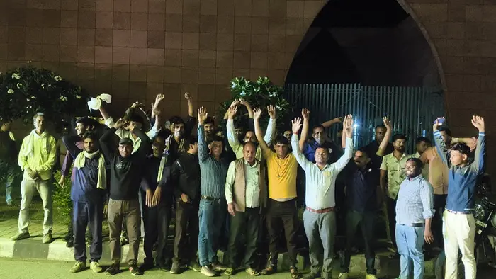 5000 Vehicles Skip Toll on Agra-Lucknow Expressway