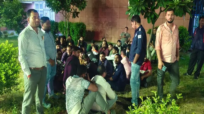 5000 Vehicles Skip Toll on Agra-Lucknow Expressway