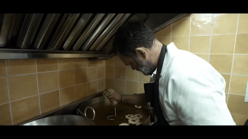 Rahul Gandhi Makes Imarti & Laddu in Old Delhi for Diwali