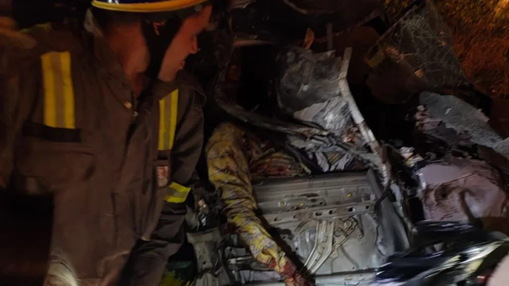 Tragic Bareilly Crash 3 Dead, 10 Injured in Bus-Van Collision